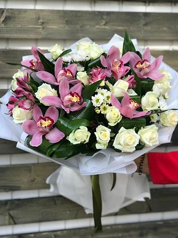 Букет цветов из: Розы и Хризантемы в Поселок имени Степана Разина