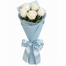Букет 5 Белых роз Проуд в Поселок имени Степана Разина
