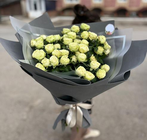 Букет Белые кустовые розы Солинеро в Поселок имени Степана Разина