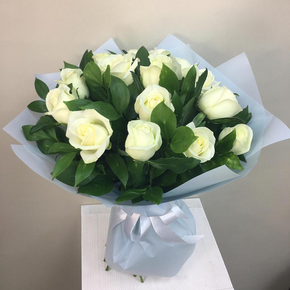Букет 15 Белых роз Проуд в Поселок имени Степана Разина