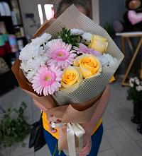 Букет цветов из:  Герберы, Розы и Хризантемы в Поселок имени Степана Разина
