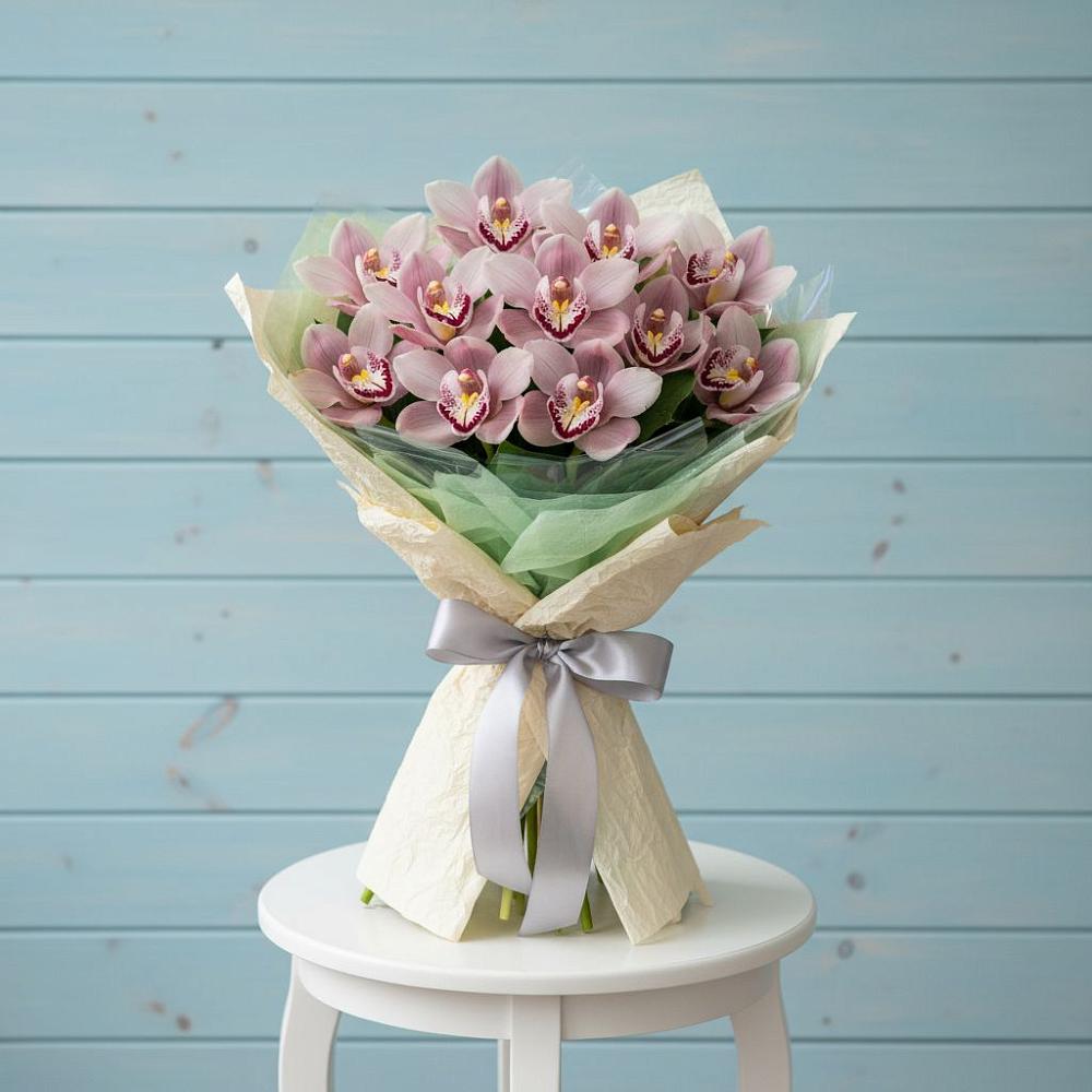 Букет цветов из: Орхидеи и Розы в Поселок имени Степана Разина