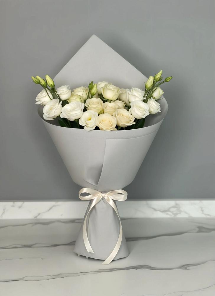 Букет цветов из: Розы и Лизиантусы в Поселок имени Степана Разина