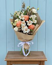 Букет цветов из:  Альстромерии, Лизиантусы, Розы и Хризантемы #REPLACE_PRED# Поселок имени Степана Разина