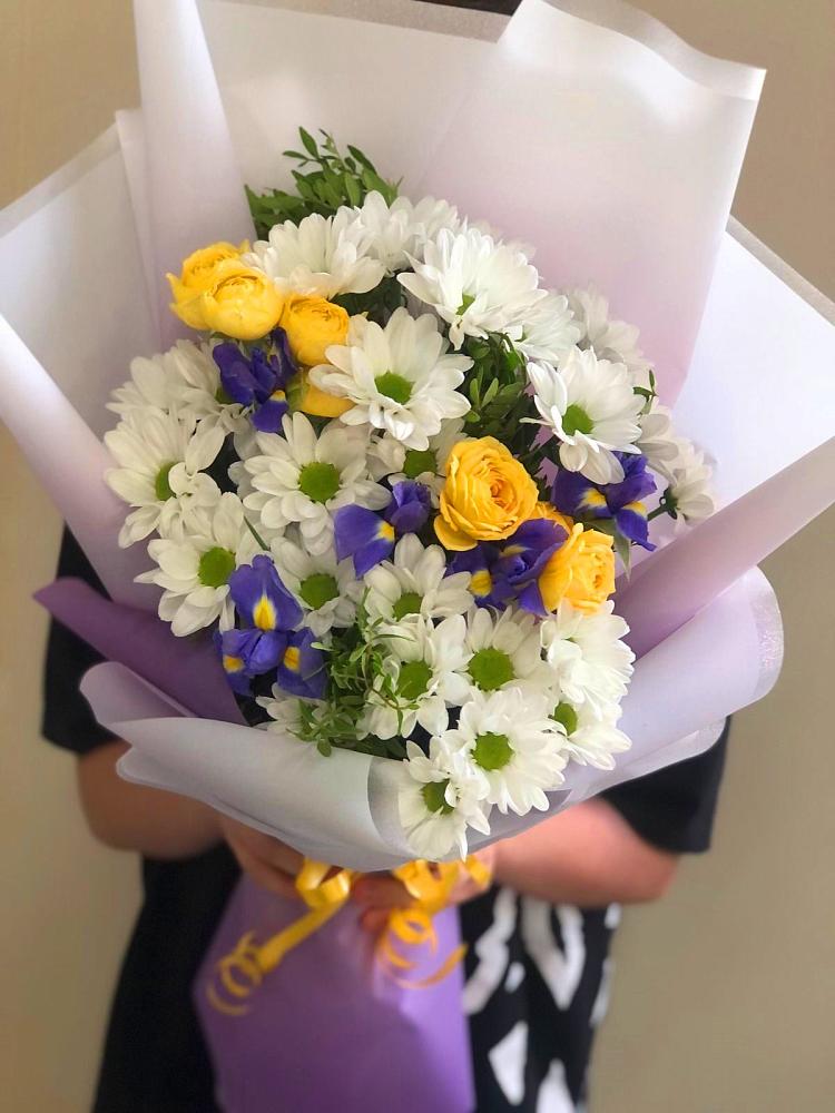 Букет цветов из: Ирисы, Хризантемы и Розы в Поселок имени Степана Разина