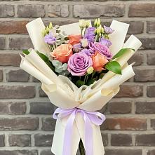 Букет цветов из:  Лизиантусы и Розы в Поселок имени Степана Разина