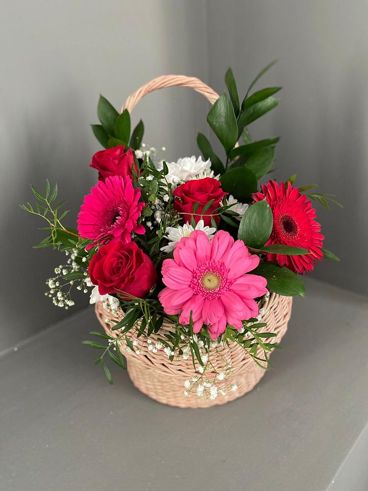 Цветочная композиция из Розы, Хризантемы и Герберы в корзине в Поселок имени Степана Разина