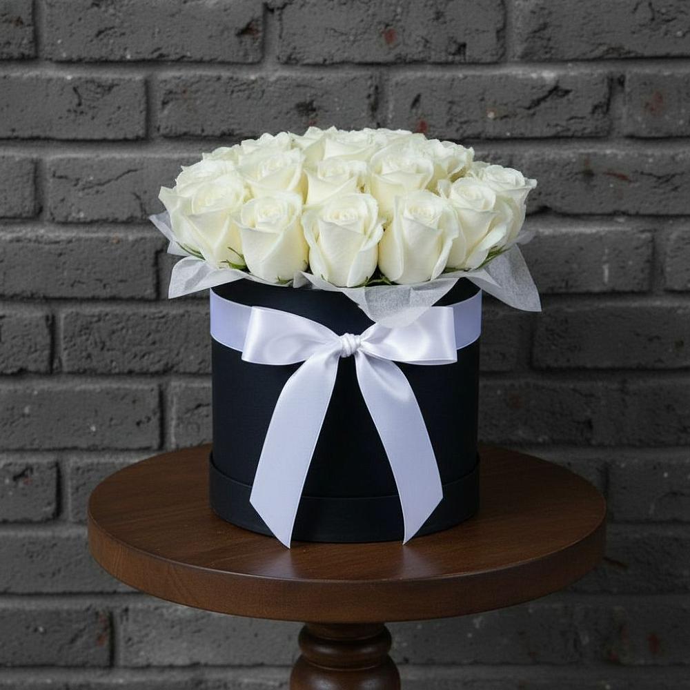 Цветочная композиция из Розы в шляпной коробке в Поселок имени Степана Разина