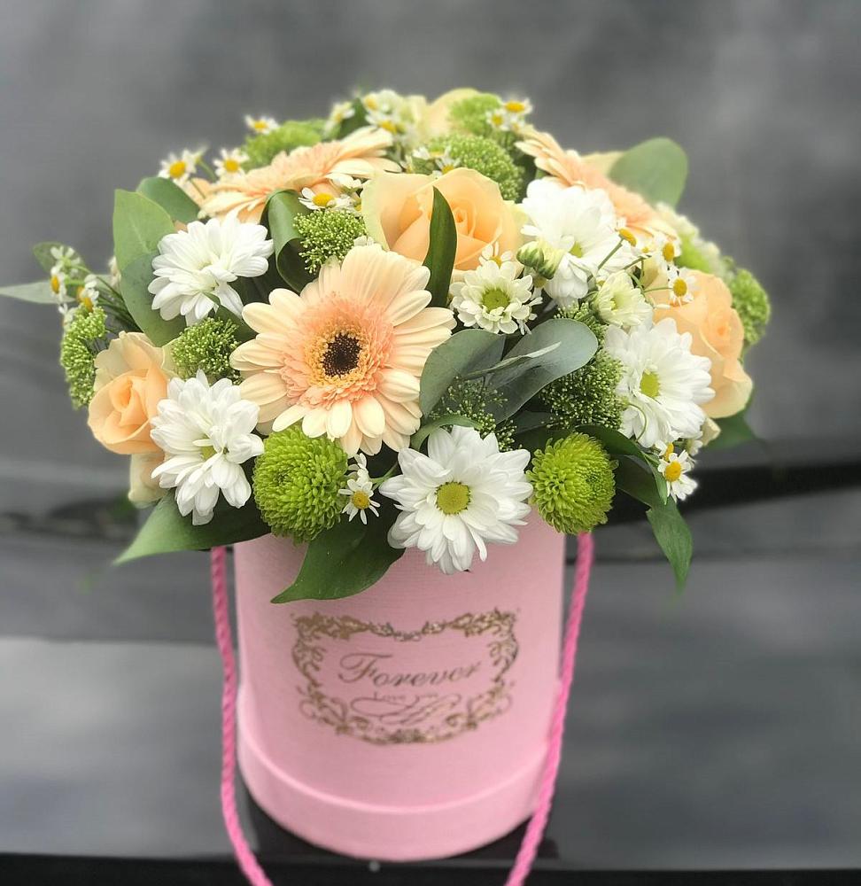 Цветочная композиция из Розы, Герберы и Хризантемы в шляпной коробке в Поселок имени Степана Разина