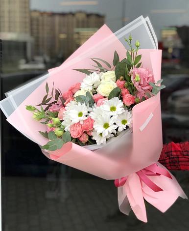 Букет цветов из: Розы, Лизиантусы и Хризантемы в Поселок имени Степана Разина
