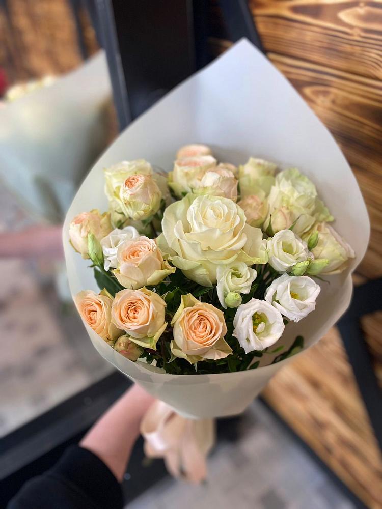 Букет цветов из: Розы и Лизиантусы в Поселок имени Степана Разина