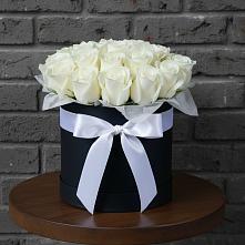 Цветочная композиция из Розы в шляпной коробке в Поселок имени Степана Разина